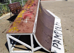 В Железноводске вандалы разгромили парк имени Говорухина