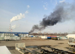 Пожар на крупном рынке Невинномысска тушат спасатели