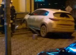 Водительница с детьми перепутала педали на парковке в Пятигорске