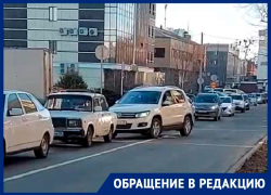 «Где ГИБДД?»: автохамы на Доваторцев в Ставрополе наплевали на сплошную