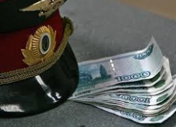 Полицейский обманом вымогал деньги у водителя за несовершенное нарушение