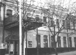  «Первая кофейня, коммерческий банк и редакции ставропольских газет», - что помнят стены «дома с медальоном»