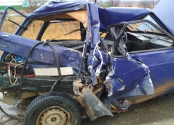 В жестком ДТП с пассажирским автобусом пострадал водитель "девятки" на Ставрополье