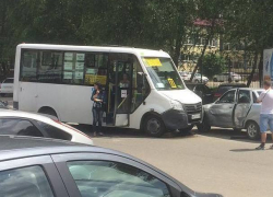 Маленькую девочку задавили взрослые пассажиры при столкновении автобуса и «десятки» в Ставрополе