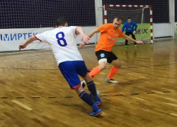 Поиграли на улице — пора в зал: стартовало первенство Ставрополья по мини-футболу среди ветеранов 