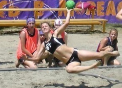 «Ставрополье-СКФУ» успешно стартовало на чемпионате России по пляжному гандболу