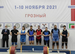Одно серебро и три бронзы на помосте: ставропольские штангисты-юниоры привезли медали из Грозного 