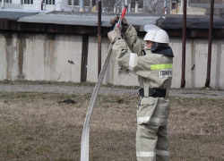 Два брата с сестрой чуть не погибли в ночном пожаре на Ставрополье
