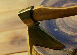 На Ставрополье женщина грозилась зарубить топором знакомую