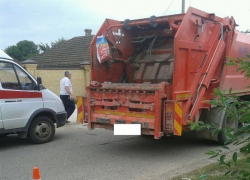 Школьник погиб под колесами мусоровоза в Ставропольском крае