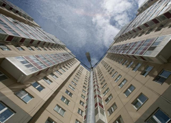 В Буденновске мужчина разбился, выпав из окна