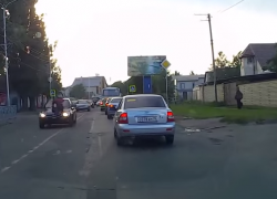 В Ставрополе мужчина катался на капоте авто и стрелял в воздух