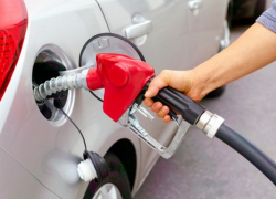 На Ставрополье задержали водителя, который украл топливную карту и заправлял всех