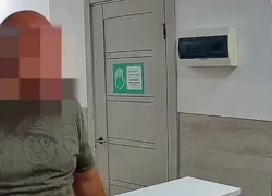 «Не твое это работать, иди на панель»: буйный мужчина в ПВЗ Ставрополя попал на камеру наблюдения  