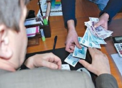 Спасти имущество за взятку в 30 тысяч рублей приставу пытался житель Кисловодска