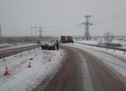 Иномарка врезалась в грузовую фуру вблизи Железноводска