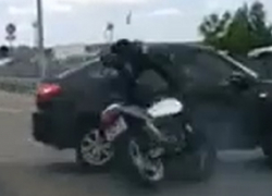 Появилось видео страшной аварии с участием мотоциклиста в Пятигорске 