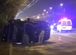 Последствие жесткого ДТП с перевернувшейся "Шевроле" попало на видео в Ставрополе