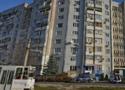 В Пятигорске малыш выжил, зацепившись за деревья при падении с 6 этажа