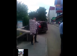 Экс-майор МВД устроил пикет в центре Ставрополя и сравнил генерала полиции Олдака с Порошенко