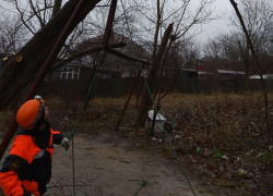 Спасатели Ставрополя ликвидируют последствия ветра