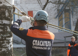 Ставропольские спасатели сняли 17-летнего нарушителя с крыши бывшего кинотеатра «Экран»