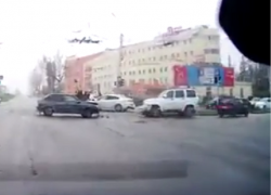 Авария из трех автомобилей в Ставрополе попала на видео