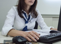 Хитрые главбух с помощником почти два года прикарманивали часть зарплаты полицейских в Ессентуках 