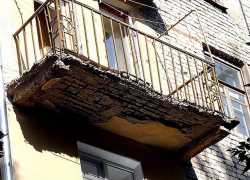 По факту обрушения балкона в Кисловодске следственные органы начали проверку