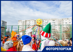 «Уходи, зима!»: в ставропольском детском центре встретили весну