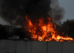 В Шпаковском районе 15 часов тушили горящий дом