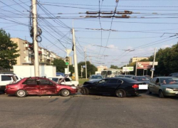 При столкновении двух автомобилей пострадали пять человек в Ставрополе