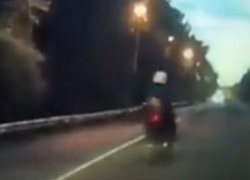 «Девятка» снесла скутер на скорости и попала на видео в Ставропольском крае 