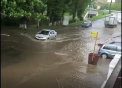 Сломанные ливневки стали причиной бурлящих рек на центральных улицах Пятигорска 