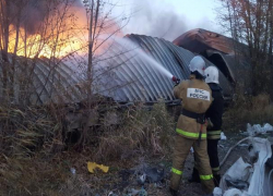 На Ставрополье загорелся склад с пластиковыми пакетами