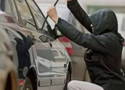 Легковушку у пятигорской больницы угнали за 15 минут