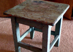 В Ставрополе мужчина намеревался избить местную жительницу табуреткой