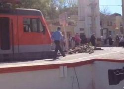 Локомотив на полном ходу протаранил перрон в Кисловодске