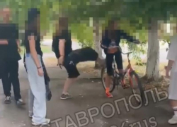 Кричала от боли на всю улицу: подростки издевались над девочкой в Михайловске