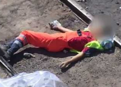 Сильным разрядом тока при разгрузке кирпичей убило на месте помощника предпринимателя на Ставрополье