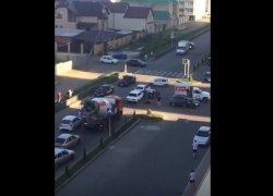 Массовая драка на дороге в микрорайоне "Перспективный" попала на видео