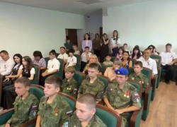 Юным жителям Шпаковского округа вручили паспорта накануне Дня флага России