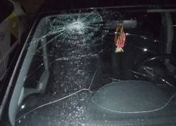 Без происшествий не обошлось: в Ставрополе неизвестные вандалы разбили стекло авто в новогоднюю ночь