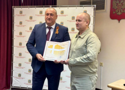 Экипаж вертолета санавиации наградили после экстренной посадки в Ставрополе