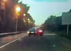 Столкновение автомобиля и мотоцикла попало на видео в Ессентуках