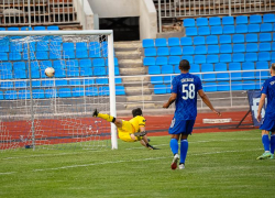 Первый футбольный трофей года в Невинномысск увезли «аграрии» 