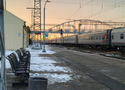 Поезд Кисловодск — Москва задерживается из-за повреждения железной дороги