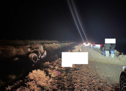 Водитель-бесправник на грузовике угробил себя и пассажира в Левокумском округе