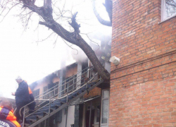 В Пятигорске загорелся второй этаж жилого дома