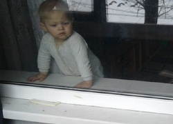 2-летний ребенок запер мать на балконе 3-его этажа в Ставрополе 